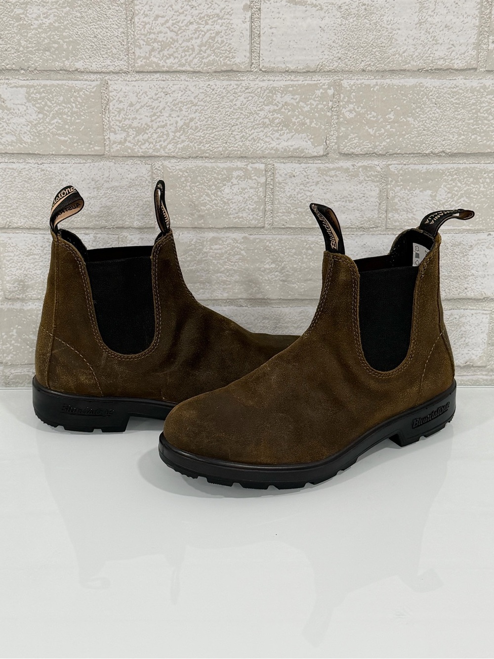 BLUNDSTONE Original Water Resistant Chelsea Boot in Dark Olive - Sz - 9.5 .US
